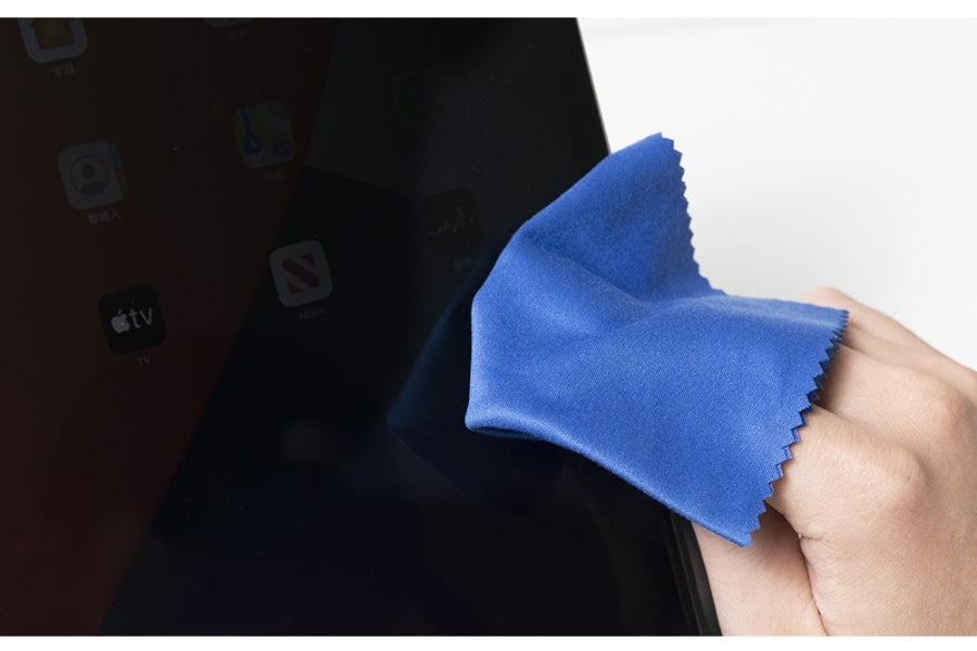 With Super Soft Cleaning Cloth
