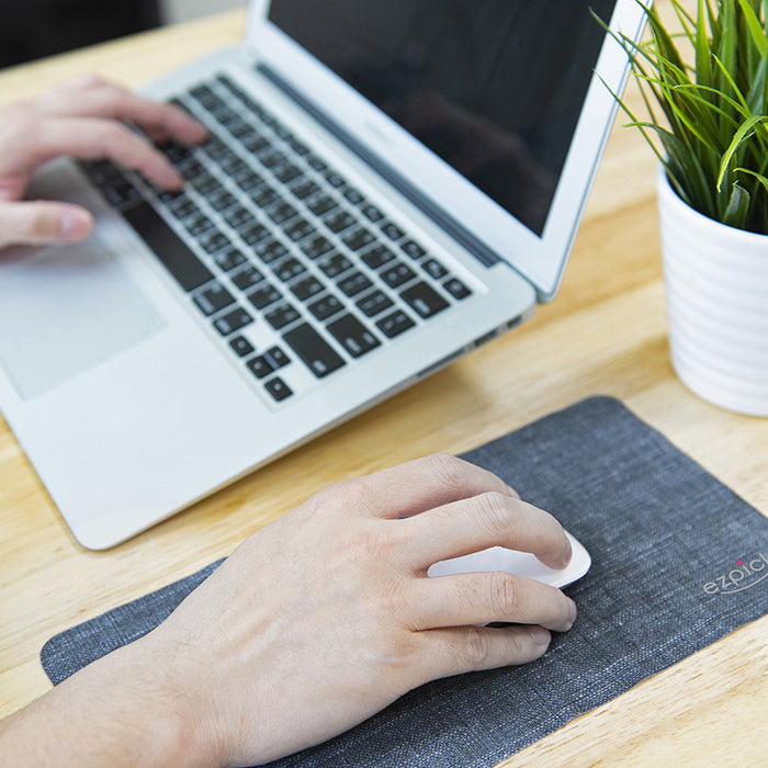 Washable 3 - 1 Mouse Pad / Keyboard Dust-proof / Cleaning Cloth